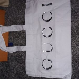 Gucci White Canvas Tote Bag with Bold Branding